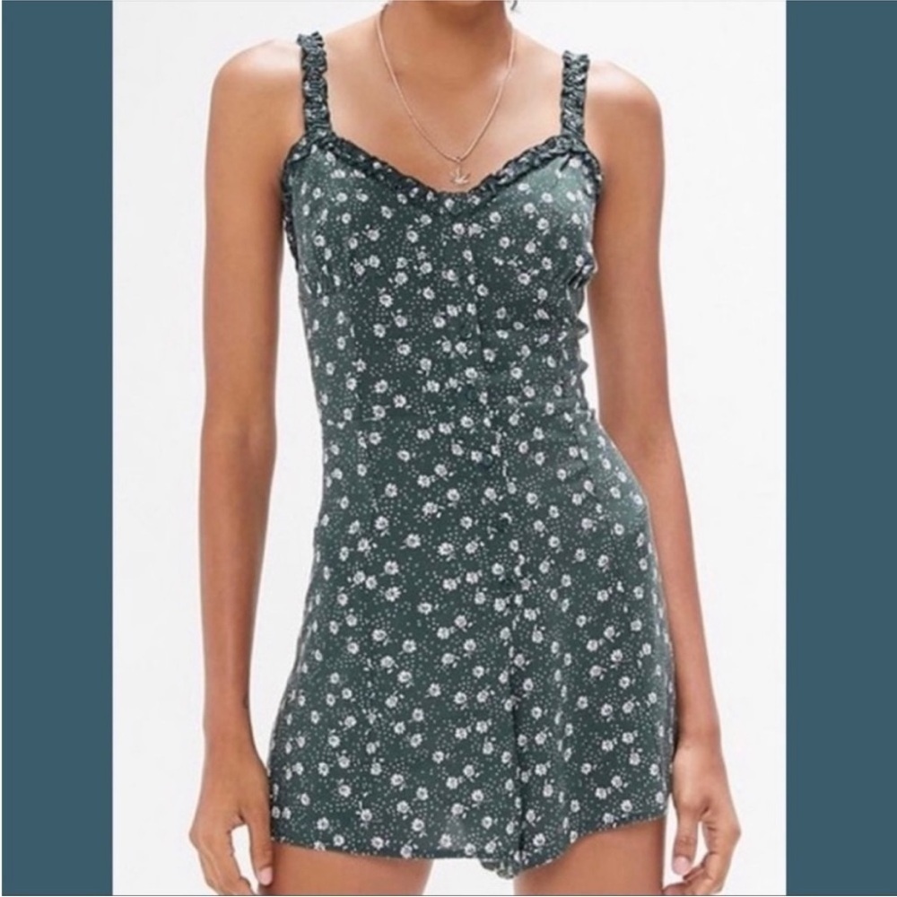 UO Green Floral Button Romper medium NWT